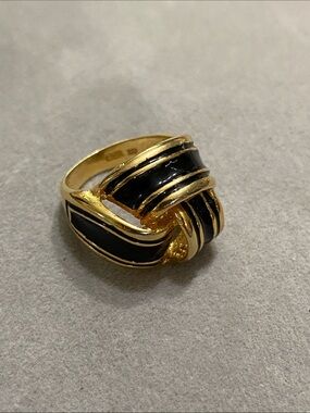 VTG 18KGE Black Enamel Knot Ring